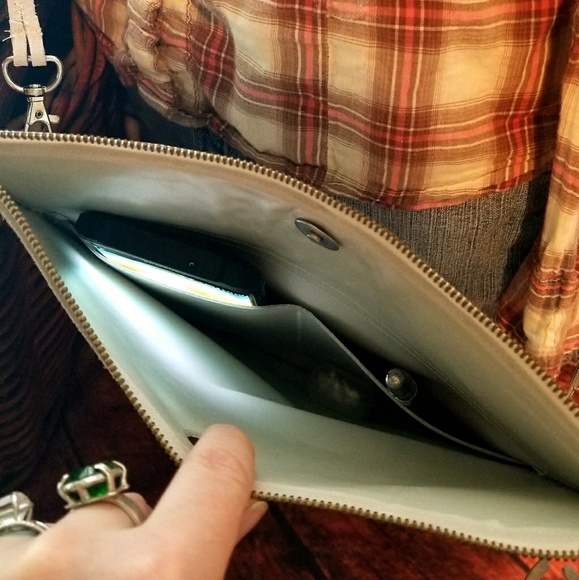 White snakeskin detail clutch or shoulder bag - Picture 2 of 5